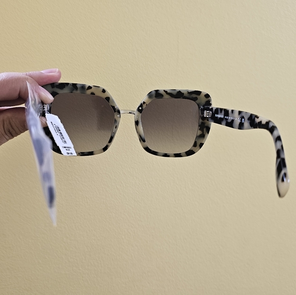 Burberry 53mm Oversize Square Tortoise Sunglasses - Picture 4 of 8